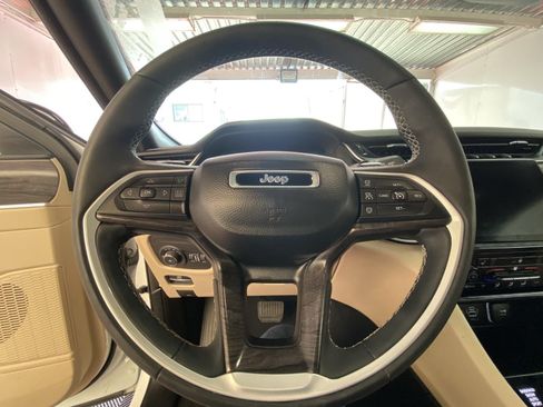 Used 2023 Jeep Grand Cherokee L Limited AWD/4WD image 27