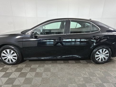 Used 2023 Toyota Camry LE FWD image 5