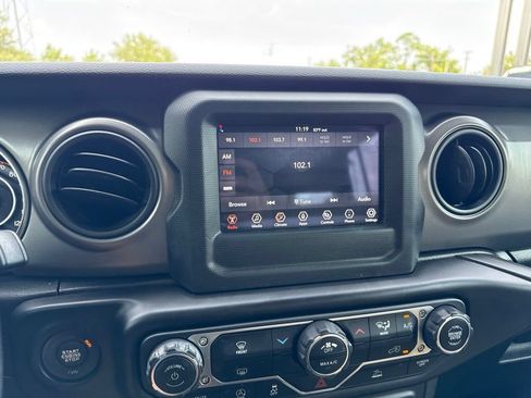 Used 2022 Jeep Wrangler Unlimited Sport AWD/4WD image 16