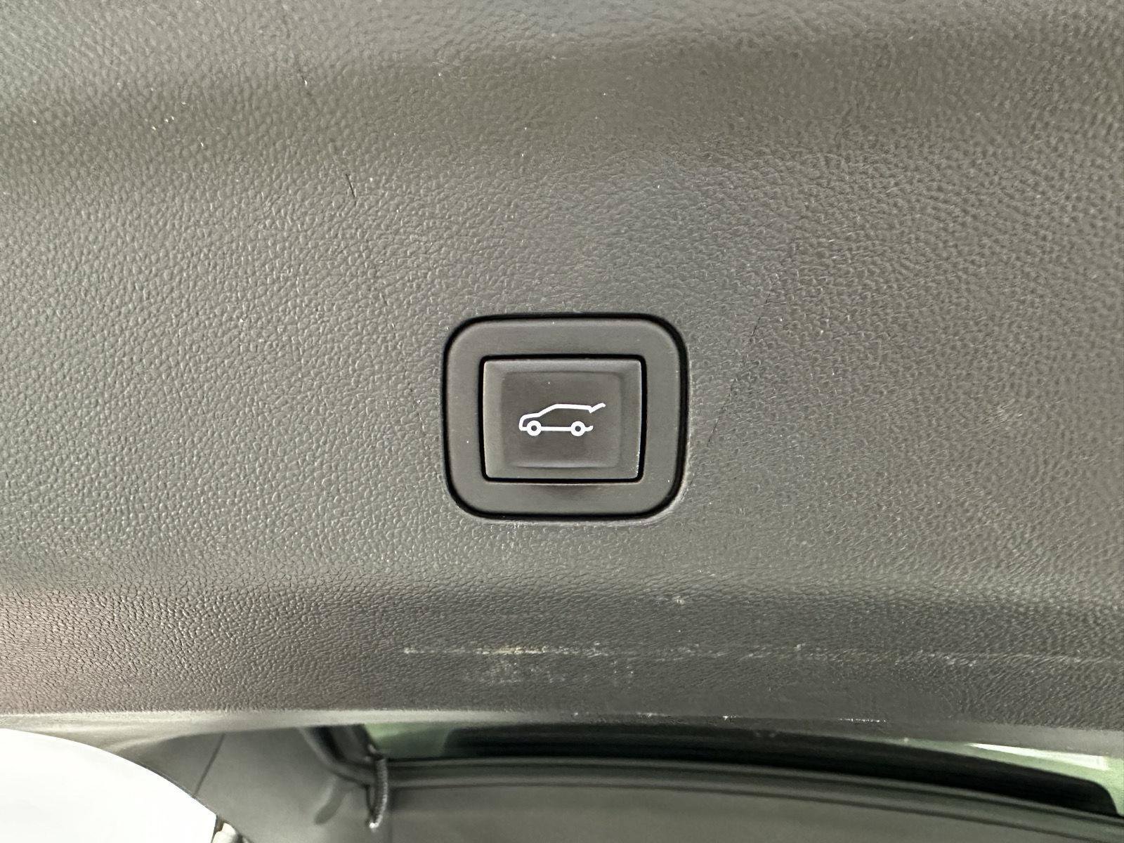 Used 2024 GMC Yukon AT4 w/ Technology Package AWD/4WD image 41