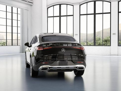 Used 2025 Mercedes-Benz GLC 300 4MATIC image 26