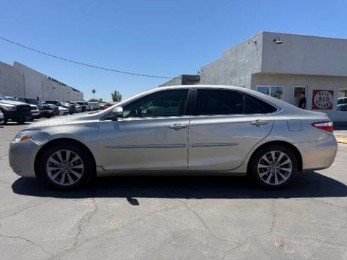 Used 2017 Toyota Camry XLE w/ Moonroof Package FWD image 6