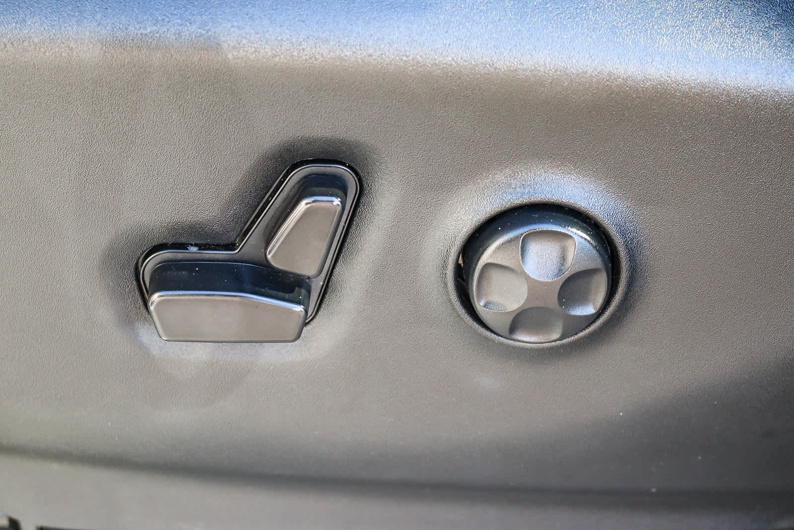 Used 2024 Chrysler Pacifica Touring-L FWD image 23