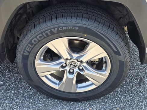 Used 2022 Toyota RAV4 XLE w/ Convenience Package FWD image 33