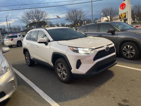 Used 2024 Toyota RAV4 XLE image 9