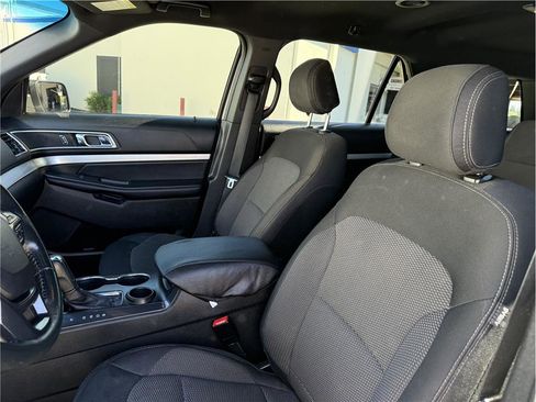 Used 2017 Ford Explorer XLT w/ Equipment Group 201A image 11