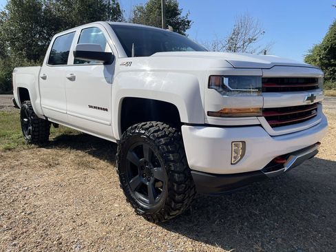 Used 2018 Chevrolet Silverado 1500 LT w/ All Star Edition AWD/4WD image 3