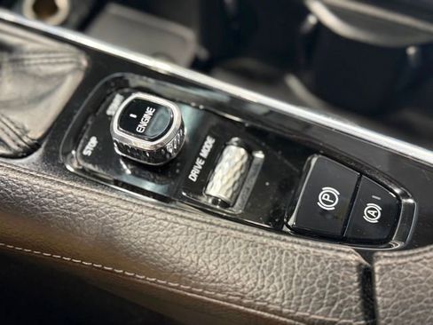 Used 2016 Volvo XC90 T5 Momentum AWD/4WD image 35