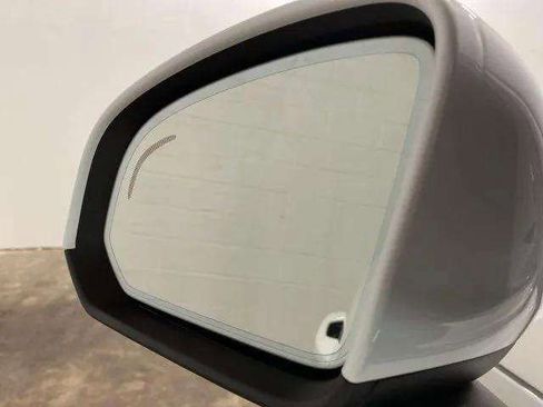 Used 2025 Volvo XC40 B5 Plus image 90