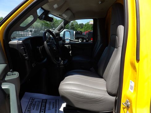 Used 2021 GMC Savana 3500 Extended w/ Power Convenience Package RWD image 17