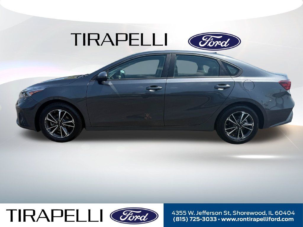 Used 2024 Kia Forte LXS w/ LXS Technology Package FWD image 2