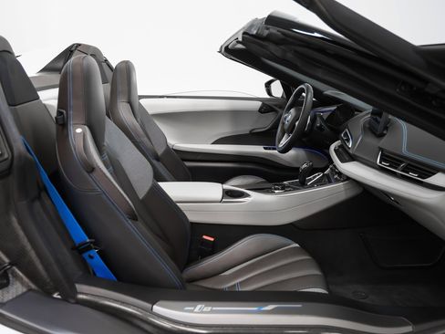 Used 2019 BMW i8 image 21