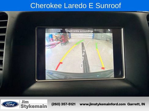 Used 2021 Jeep Grand Cherokee Laredo w/ Security & Convenience Group AWD/4WD image 27