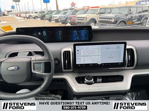 Used 2025 Ford Expedition Active AWD/4WD image 32