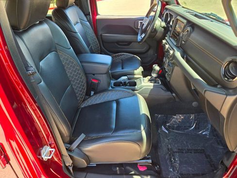 Used 2021 Jeep Wrangler Unlimited Sahara AWD/4WD image 13