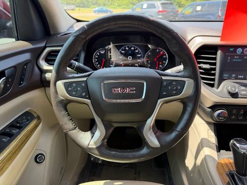 Used 2017 GMC Acadia Denali w/ Technology Package FWD image 21