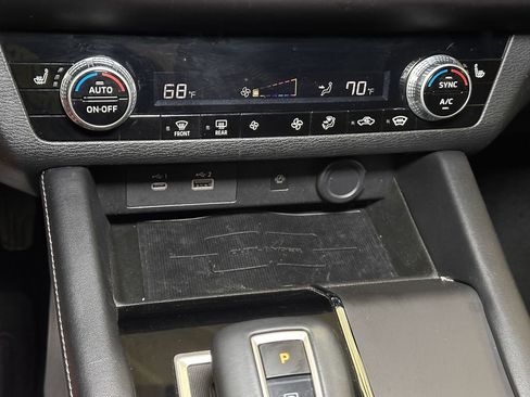 Used 2022 Mitsubishi Outlander SE AWD/4WD image 41
