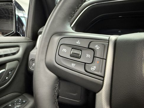 Used 2024 GMC Yukon XL Denali image 17