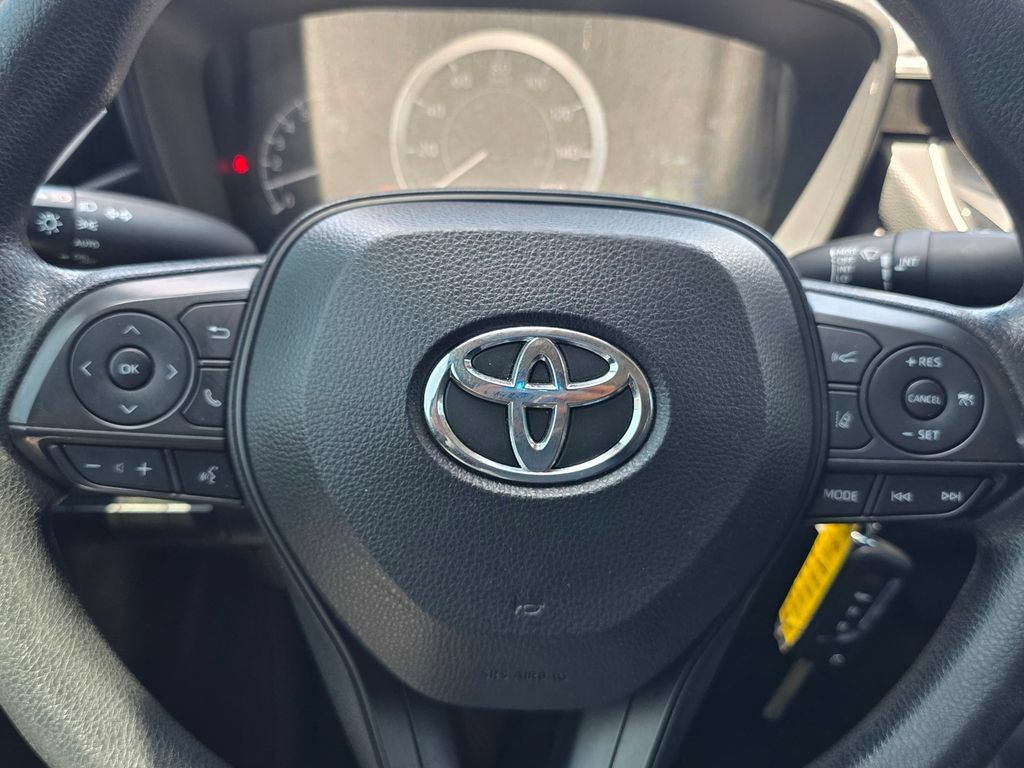 Used 2021 Toyota Corolla LE FWD image 33