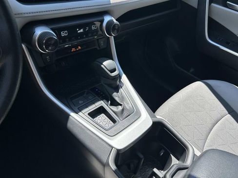 Used 2025 Toyota RAV4 XLE FWD image 27