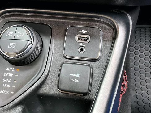 Used 2020 Jeep Compass Trailhawk AWD/4WD image 26