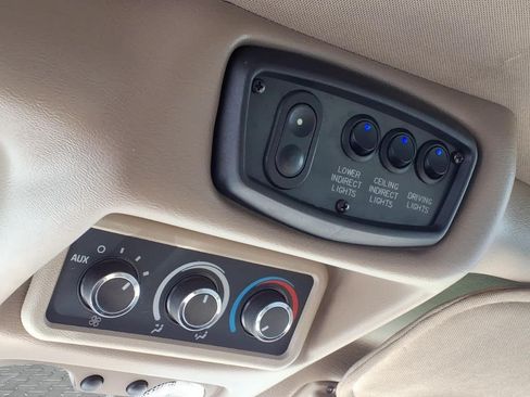 Used 2011 GMC Savana 1500 RWD image 22