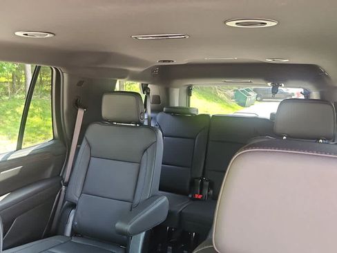 Used 2024 Chevrolet Tahoe Z71 w/ Luxury Package AWD/4WD image 18