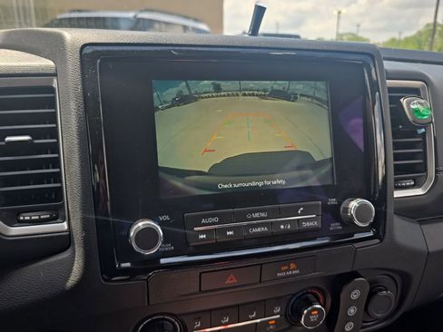 Used 2022 Nissan Frontier SV w/ Technology Package image 17