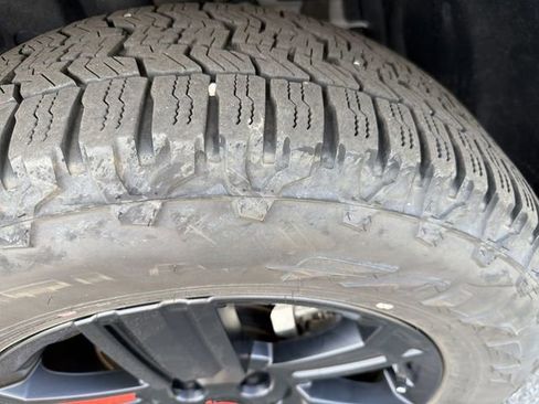 Used 2025 Nissan Rogue SV image 29