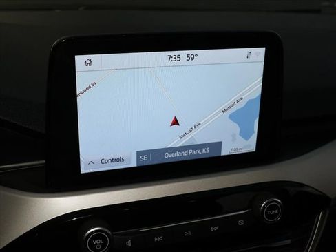 Used 2021 Ford Escape SE w/ SE Sport Appearance Package image 4