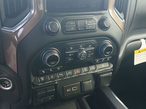 Used 2022 Chevrolet Silverado 2500 High Country w/ Technology Package AWD/4WD image 12