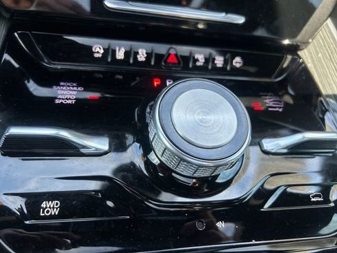 Used 2022 Jeep Wagoneer Series III w/ Premium Group I image 15