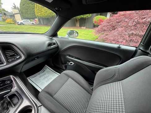 Used 2018 Dodge Challenger SXT RWD image 11