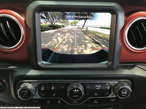Used 2023 Jeep Gladiator Rubicon w/ LED Lighting Group AWD/4WD image 15