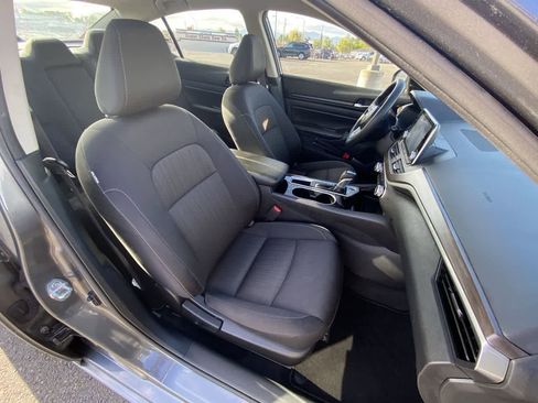 Used 2024 Nissan Altima 2.5 SV FWD image 46