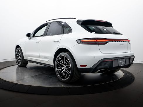 Certified 2023 Porsche Macan AWD/4WD image 3