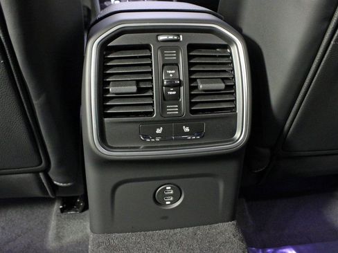 Certified 2025 Porsche Macan image 34