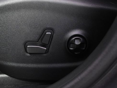 Used 2018 Jeep Cherokee Latitude Plus w/ Cold Weather Group image 14