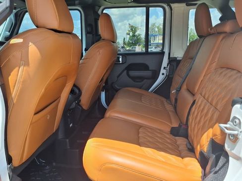 Used 2023 Jeep Wrangler Unlimited Rubicon 4xe w/ Cold Weather Group AWD/4WD image 10