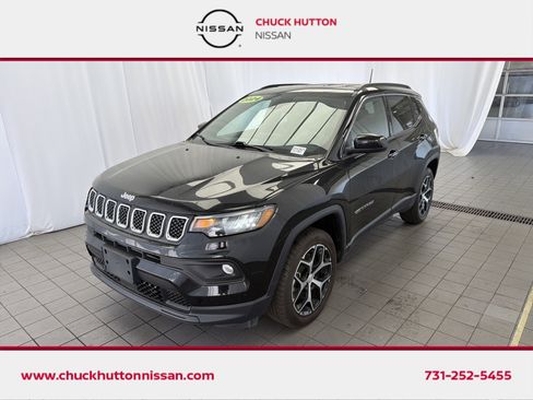 Used 2024 Jeep Compass Latitude AWD/4WD image 1