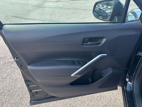 Used 2025 Toyota Corolla Cross LE image 20