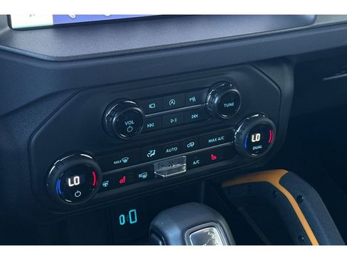 Used 2024 Ford Bronco Badlands image 21