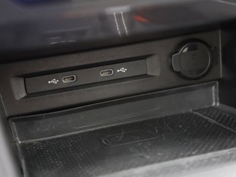 Used 2023 Volkswagen Tiguan SE w/ Panoramic Sunroof Package image 29