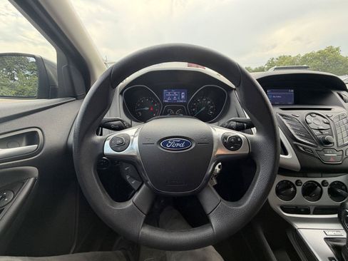 Used 2014 Ford Focus SE FWD image 12
