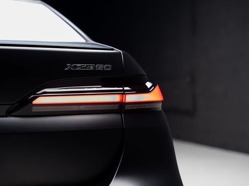 Used 2023 BMW i7 xDrive60 AWD/4WD image 28