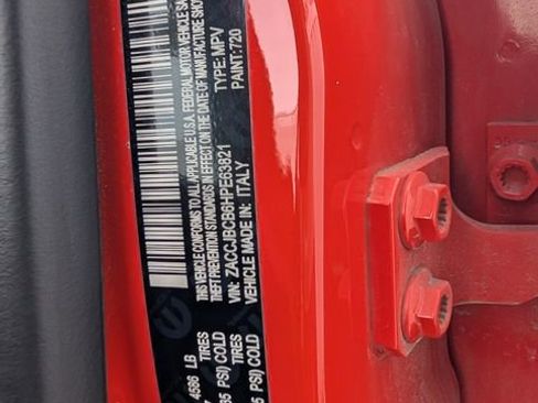 Used 2017 Jeep Renegade Trailhawk w/ Premium Trailhawk Package image 27