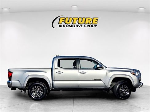 Used 2020 Toyota Tacoma V6 image 3