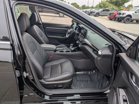 Used 2024 Nissan Altima 2.5 SR w/ SR Premium Package FWD image 38