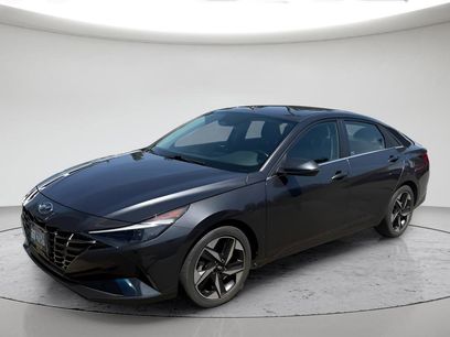 Used 2022 Hyundai Elantra SEL w/ Convenience + Premium Package