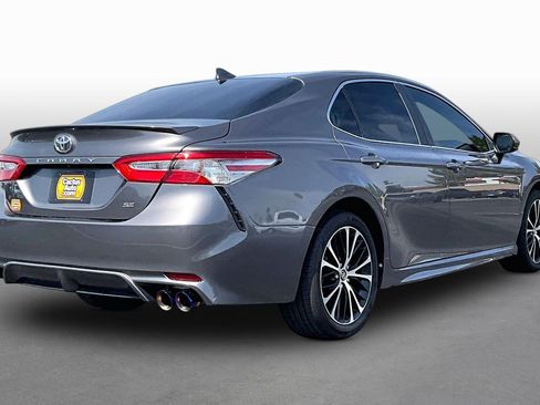 Used 2020 Toyota Camry SE FWD image 2